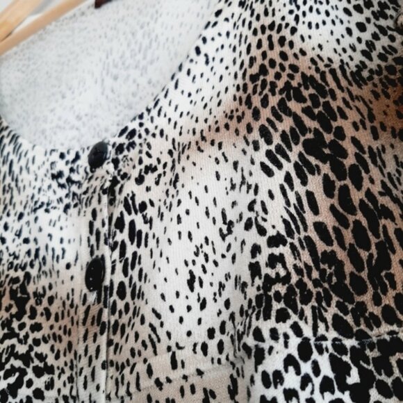LINDA MATTHEWS Fine Knit Button Front Cardigan Cheetah Animal Print Sz L - Picture 6 of 11